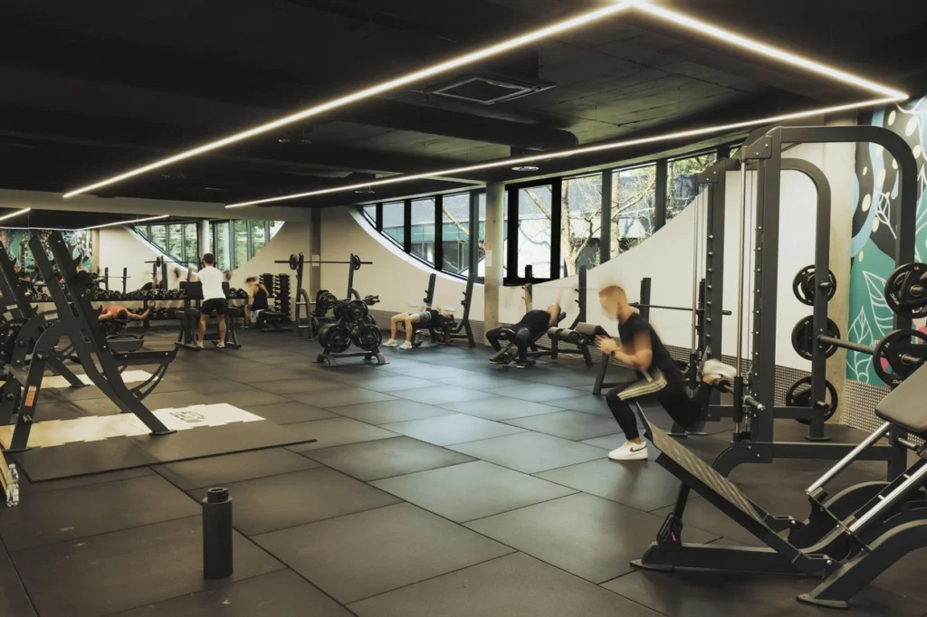 Strefa maszyn w klubie Active Francuska w Katowicach